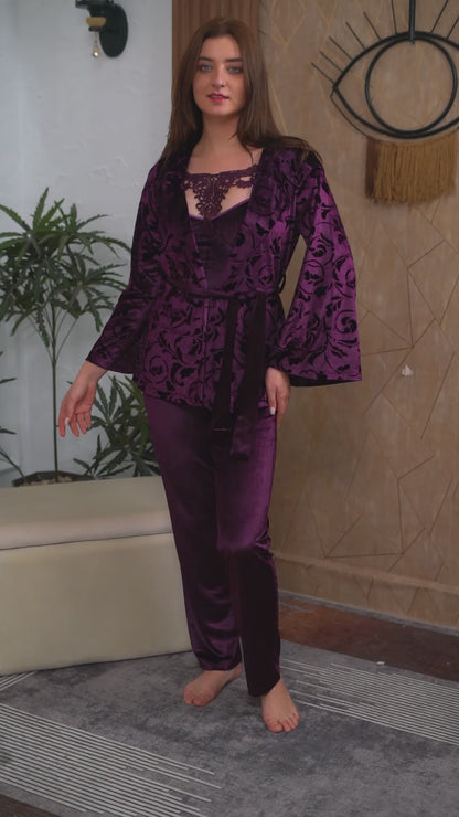 Women’s Velvet Set with Guipure Neckline & Robe